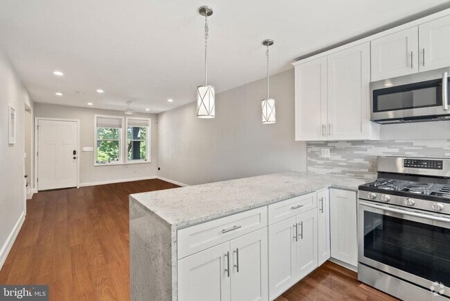 Building Photo - 1615 Fairlawn Ave SE Rental