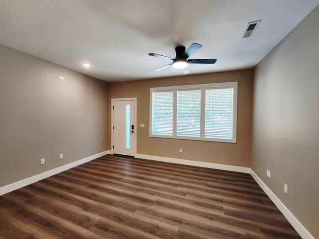 Photo - 2112 Lentz Rd