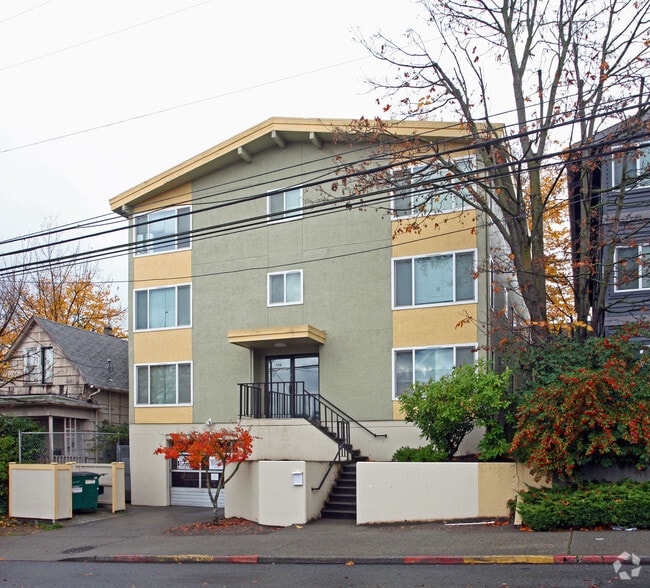 Building Photo - University West