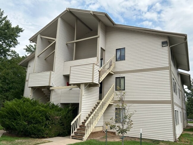 Building Photo - 1705 Heatheridge Rd
