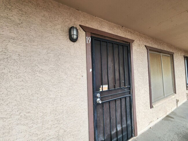 595 N Royal Crest Cir Unidad 19