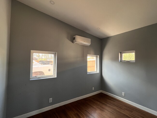 Photo - 1563 Sawpeck Way House