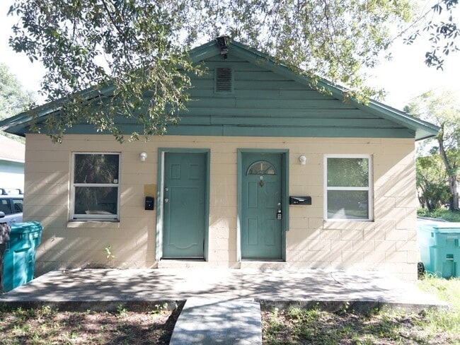 Building Photo - 901 W Anderson St Rental