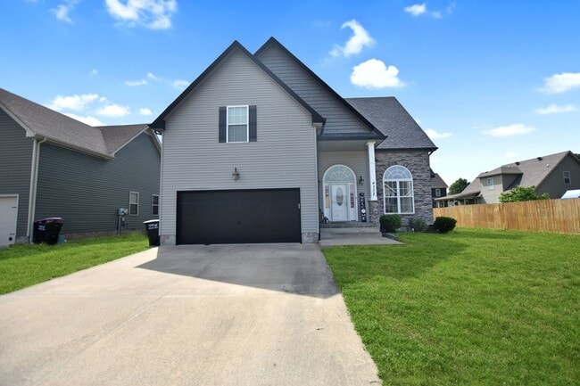 Pet Friendly Four Bedroom with Bonus! - Pet Friendly Four Bedroom with Bonus! House