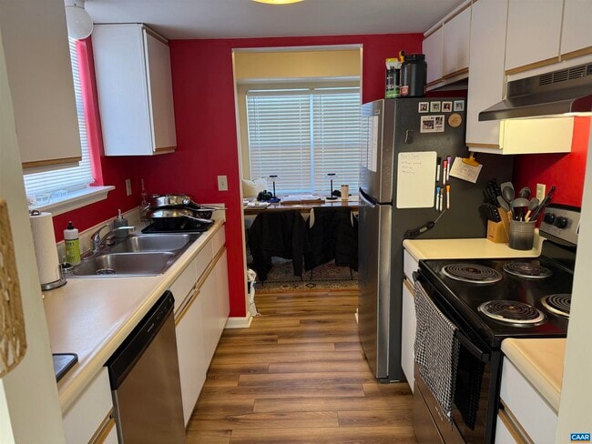 Photo - 121 Birdwood Ct