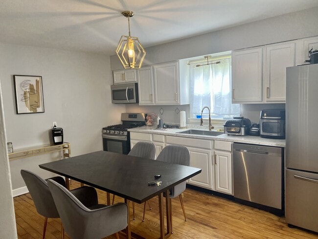 Photo - 380 W 15th St