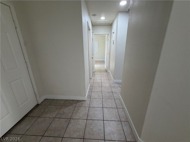 Photo - 513 Lava Beds Way