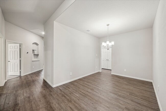 Photo - 935 Golden Willow Ln