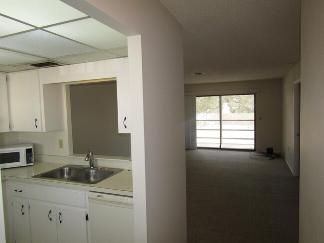 Photo - 401 Airport Ave E