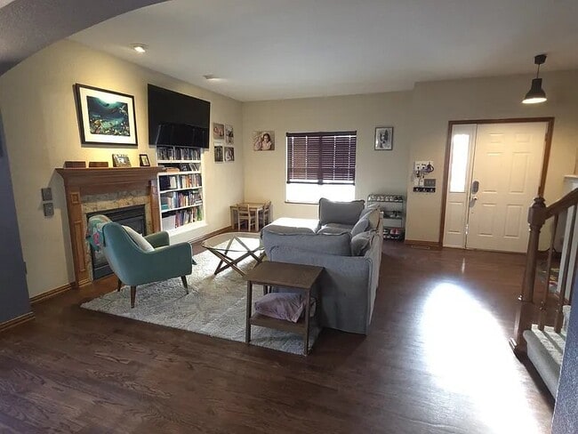 Photo - 5215 Stuart St