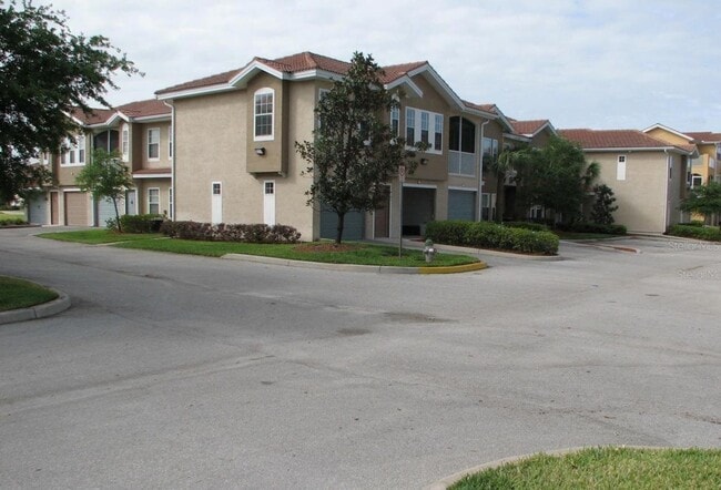 Building Photo - 3/2 VILLANOVA AT HUNTER'S CREEK Rental