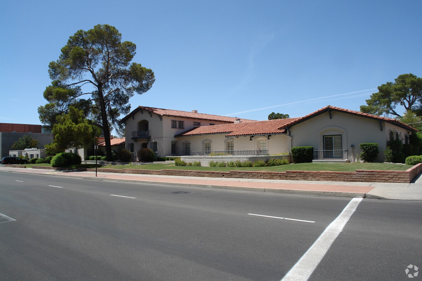 Photo - 1435 E 2nd St