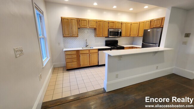 Photo - 1404 Beacon St Unit 3