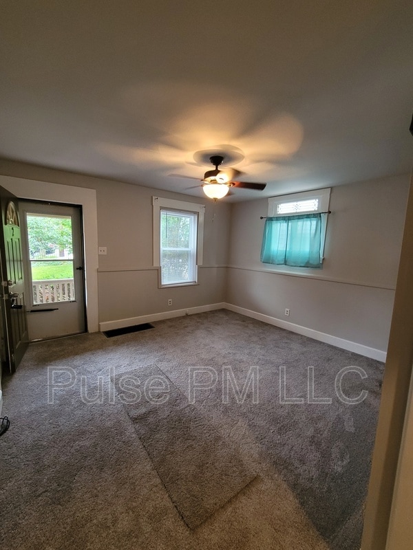 816 Montague Rd Unit U2 Left Side