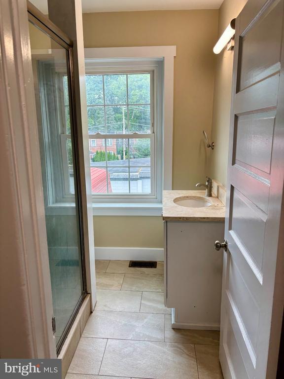 Photo - 402 Pine St