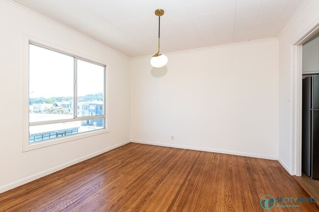 Photo - Outer Sunset: Top Floor w/ Shared Yard & Laundry on N Judah Line Unit 2017 Judah St.