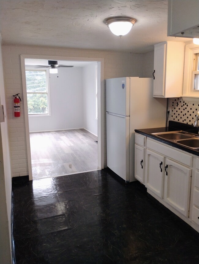 Photo - 954 Bedford St