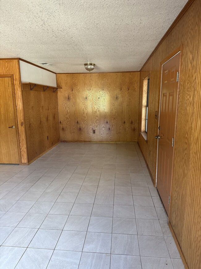 Photo - 110 N Crockett St