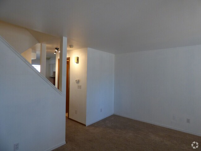 Building Photo - Cozy Townhome in North Longmont Rent inclu...