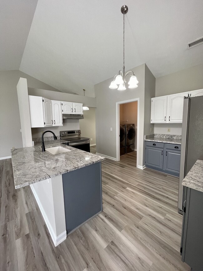114 Warner Dr
