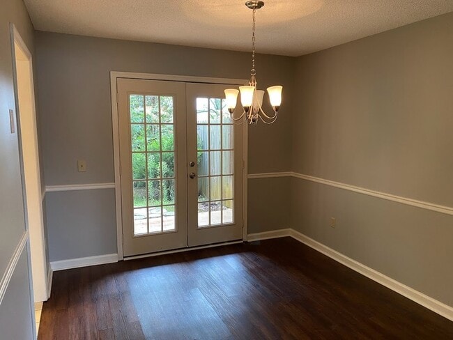 Photo - 138 Cresent Circle