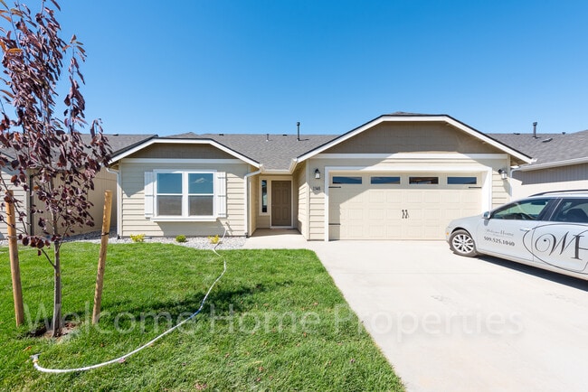 Building Photo - Beautiful Home