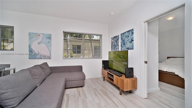 Photo - 1560 Meridian Ave Unidad 202