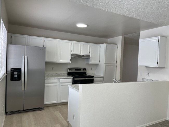 Photo - 3 bed 2 bath home on HUGE LOT!