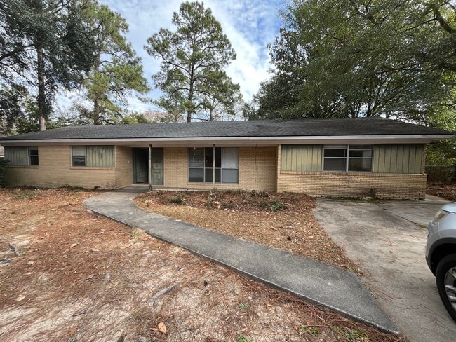 Photo - 211 Henderson St