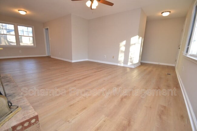 Photo - 110 Coorsdale Dr