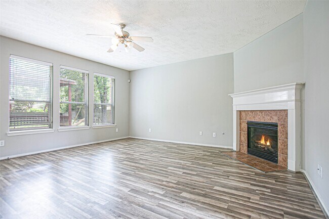 Photo - 43 W Spindle Tree Cir