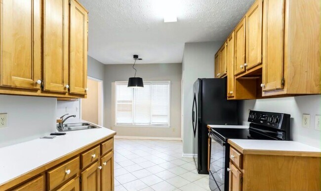 Photo - 773 Wilkes Dr