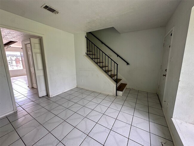 Photo - 13517 Castilian Dr Unidad 1