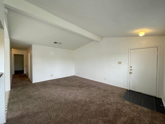 Photo - 2210 Shoemaker Dr Unidad A