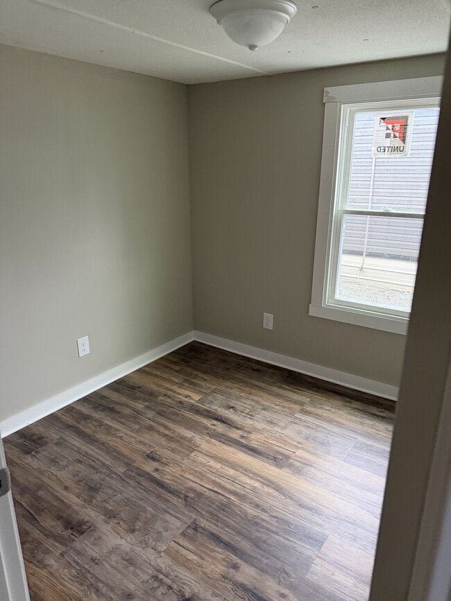 Photo - 105 Langford Dr