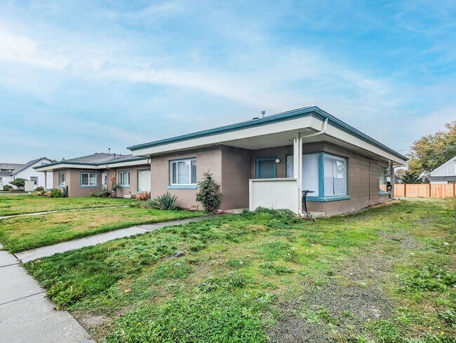 Building Photo - 202 N Gifford Ave Unit 4