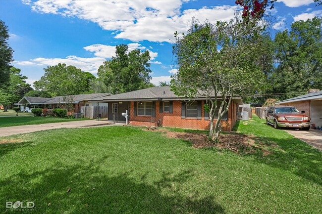 Photo - 822 E River Rd