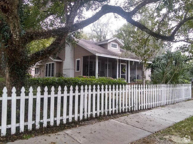 Building Photo - Great Rental Downtown