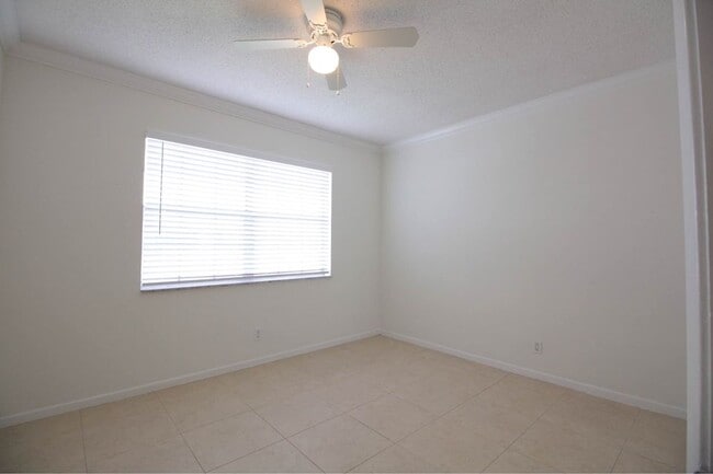 Photo - 299 SW 7th St Unidad 209