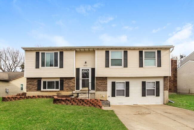 Spacious 5 Bedroom Home - Spacious 5 Bedroom Home