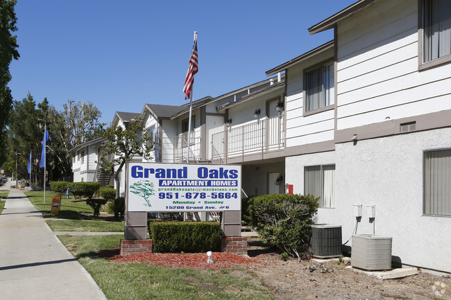 Grand Oaks Apartments - Grand Oaks Apartments