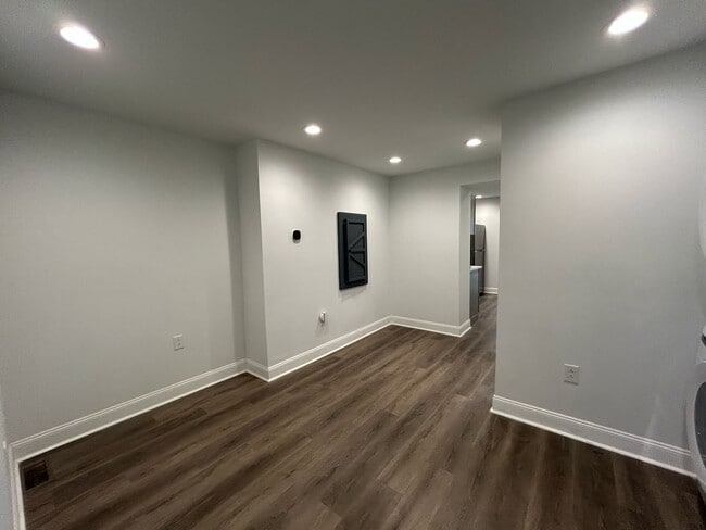 818 E Locust Ave