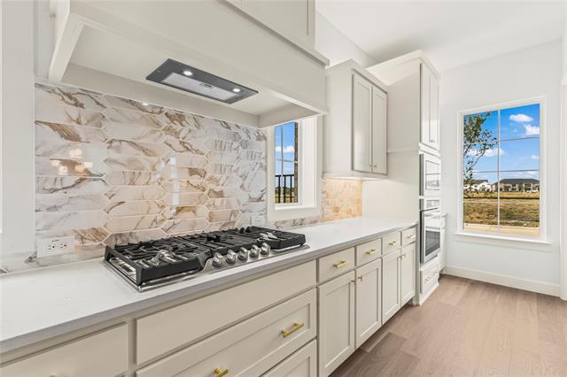 Photo - 15668 Gladeside Ave