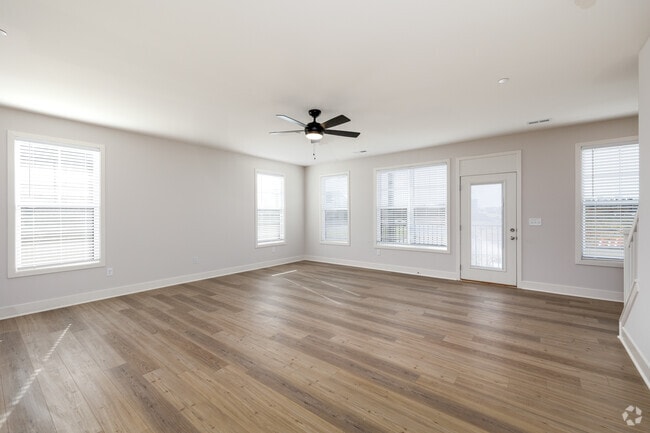 3BD, 2.5BA - 1,590SF - Living Room