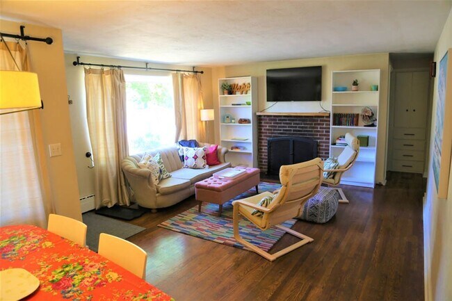 Photo - Charming 2 bed 1 bath Furnished, Utilities Included