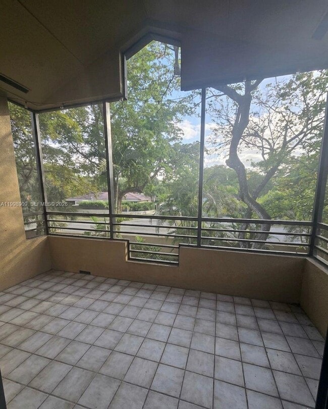 Photo - 15515 N Miami Lakeway Unit 202-11