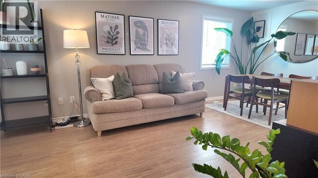 Photo - 16 Ridgeway Crescent