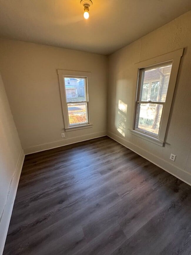 Photo - 1410 W 4th St