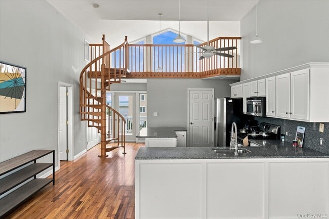Photo - 717 Dune Rd