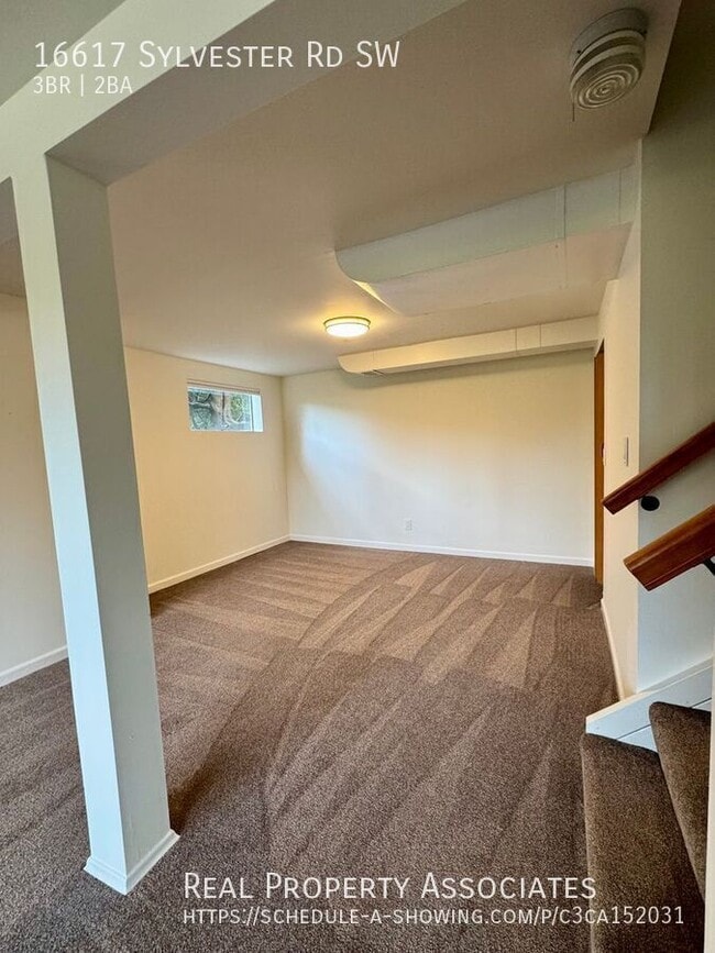 Photo - 16617 Sylvester Rd SW